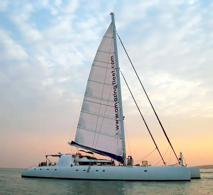 Amaizing 82 Ft (65 Pax)