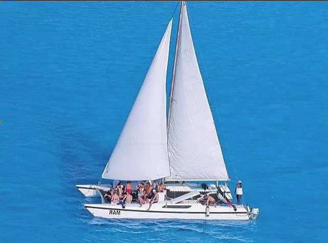 Catamaran 36´ (For 20 People) — 3