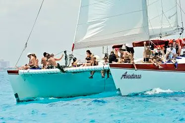 Aventuras Catamaran 46´ (For 40 People) — 3