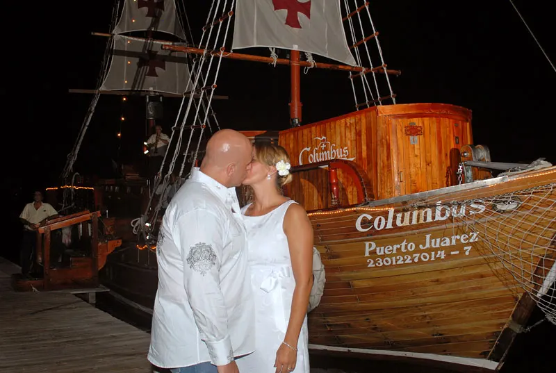 Cancun Lovers Cruise with Surf & Turf Dinner (Couple)