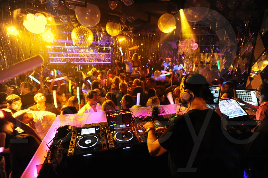 Daddy'o Disco Friday and Saturday with Open Bar — 3