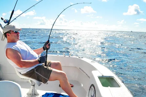 6 HOURS PRIVATE DEEP SEA FISHING (6 people maximum) — 3