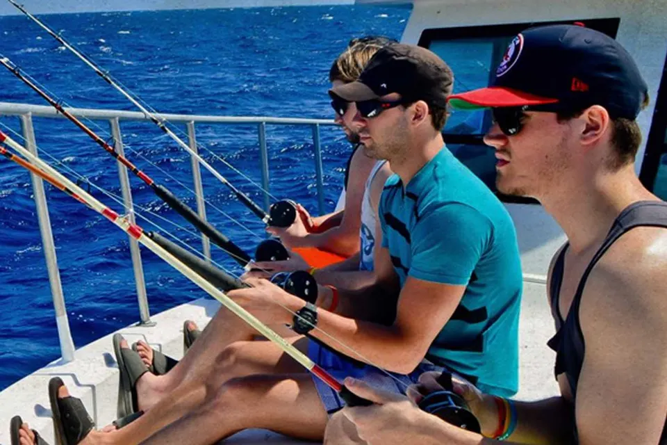 4 HOURS SHARED DEEP SEA FISHING (6 people maximum)