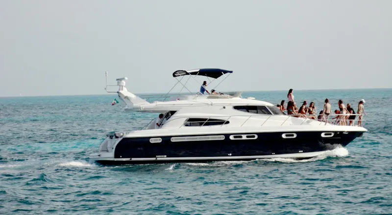 Sealine 55 Ft (For 20 People)
