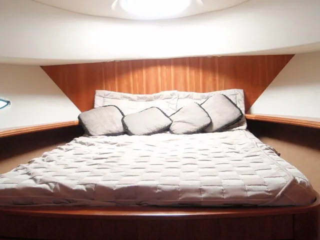 Silverton 42 Feet (For 12 People) — 3